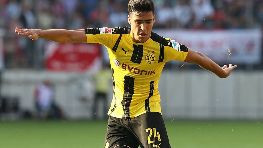 
                <strong>Mikel Merino (Borussia Dortmund)</strong><br>
                Als Riesen-Talent kam Mikel Merino von Osasuna zum BVB. Allerdings konnte er Coach Thomas Tuchel bislang offensichtlich nicht ausreichend überzeugen. Als einziger Neuzugang schafft es der Spanier nicht in den Champions-League-Kader des BVB.
              