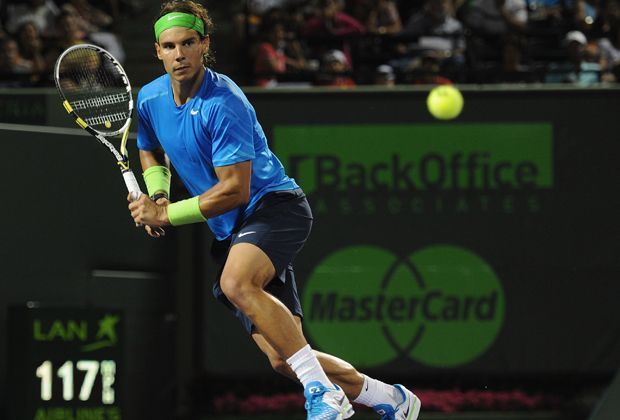 
                <strong>März 2012, Knieprobleme</strong><br>
                Ende März stieg er beim Masters-Turnier in Miami vor dem Halbfinale wegen zu starker Beschwerden aus. Das Knie bereitet Nadal seit vielen Jahren Probleme. 
              