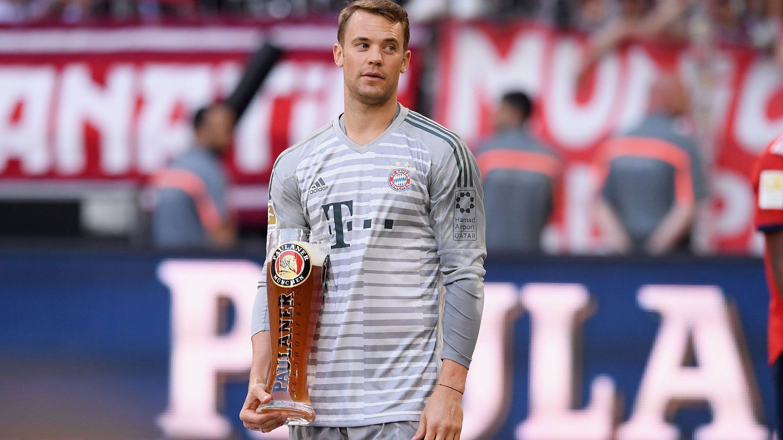 
                <strong>Platz 5: Manuel Neuer (FC Bayern München)</strong><br>
                Minuten ohne Gegentor: 688 - Zeitraum: 2014/15
              