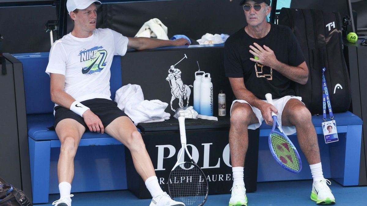 Jannik Sinner (l.) mit seinem Trainer Darren Cahill