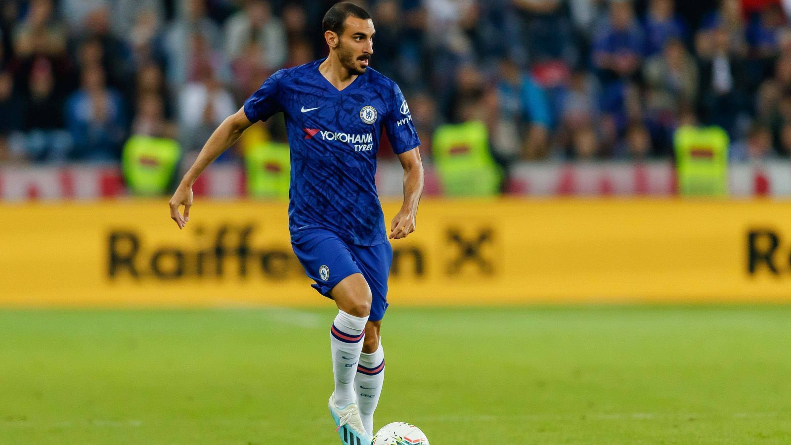 
                <strong>Davide Zappacosta (Rechtsverteidiger, 27 Jahre)</strong><br>
                Nachdem der Außenverteidiger vergangene Saison auf dem Abstellgleis des FC Chelsea landete, wurde er an den AS Rom verliehen, zog sich dort allerdings direkt im ersten Saisonspiel einen Wadenmuskelriss bzw. Kreuzbandriss zu. Eigentlich müsste Zappacosta im Sommer nach London zurückkehren, steht dort noch bis zum Jahre 2022 unter Vertrag. Gut möglich aber, dass Chelsea keinen Wert auf seine Rückkehr legt.  
              