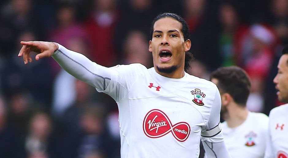 
                <strong>Virgil van Dijk</strong><br>
                Stattdessen sollen die Citizens nun ihre Bemühungen um Abwehr-Profi Virgil van Dijk vom FC Southampton verstärken. Dabei bekommt der Klub scheinbar Konkurrenz vom FC Chelsea, der den 25-Jährigen wohl ebenfalls verpflichten möchte. Nach der vermeintlichen Absage des Hernandez-Transfers wurde direkt über ein neues City-Angebot für van Dijk in Höhe von rund 57 Millionen Euro spekuliert. Damit könnte der Guardiola-Klub die "Blues" im Poker um einen neuen Innenverteidiger ausstechen.
              