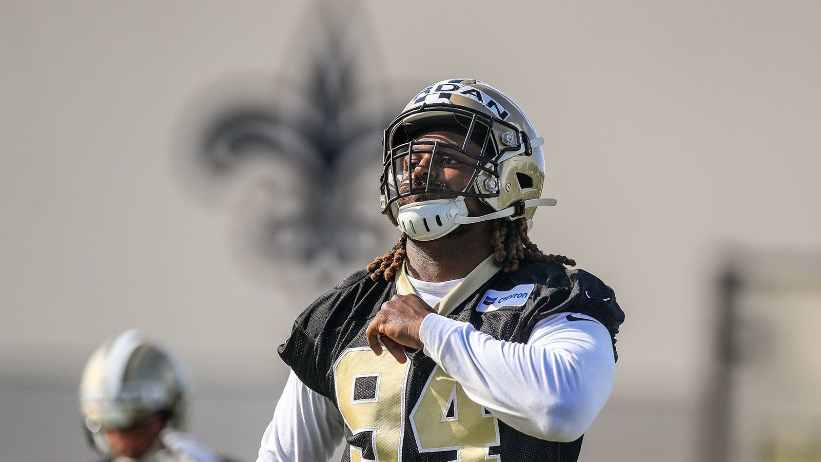 <strong>Cameron Jordan (Defensive End, New Orleans Saints)</strong><br>
                Der mittlerweile 62-jährige&nbsp;Steve Jordan spielte als Tight End von 1982 bis 1994 erfolgreich für die Minnesota Vikings. Dort ist er sogar Teil des Ring of Honor. Auch sein Sohn Cameron Jordan kann bereits zahlreiche Jahre in der NFL aufweisen - schon seit 2011 spielt er für die Saints.