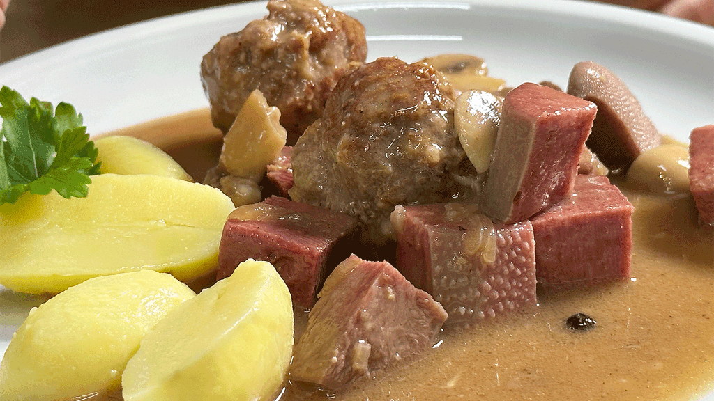 Zungenragout mit Fleischklößchen