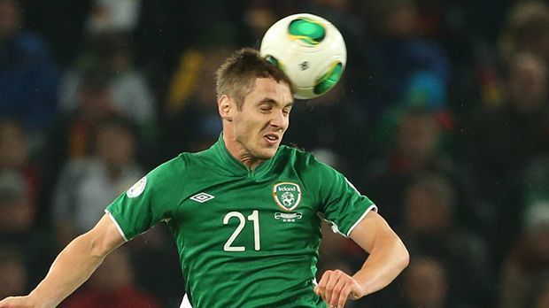 
                <strong>Kevin Doyle</strong><br>
                Kevin Doyle: Noch schlimmer erwischte es seinen Teamkollegen Kevin Dolye. Der Ire zog sich beim Länderspiel gegen die Schweiz eine Verletzung zu und zeigte anschließend bei Twitter sein aufgeschlitztes Bein. Laut eigener Aussage kann er jedoch in den nächsten Wochen schon wieder mit den Lauftraining beginnen.
              