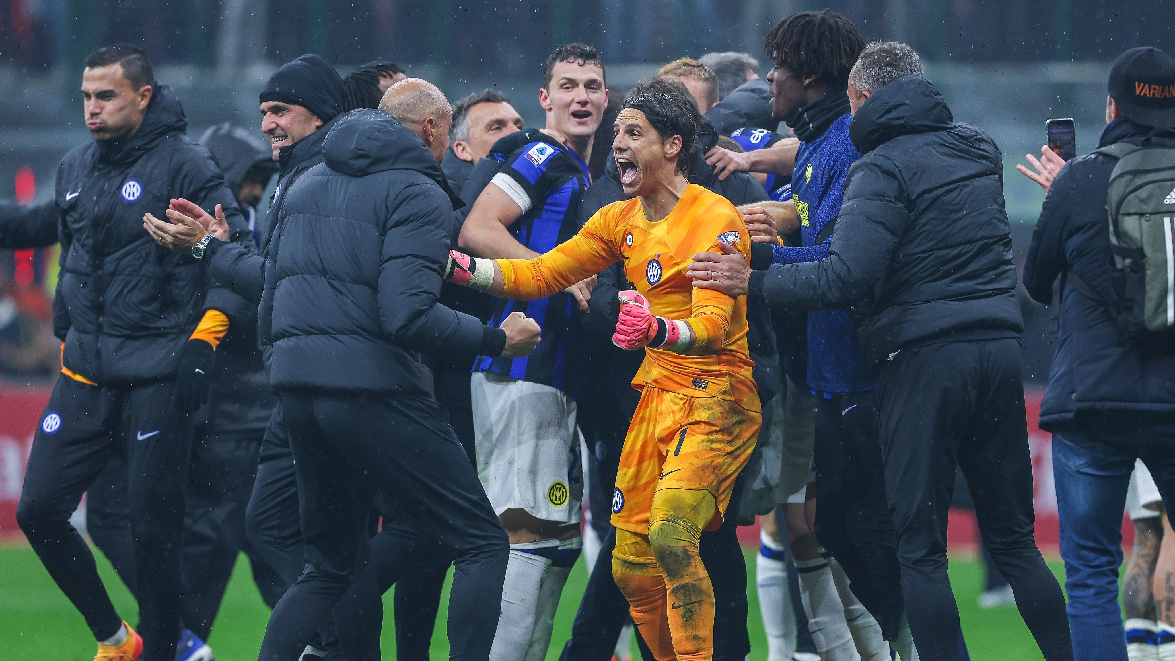 <strong>Inter Mailand (Italien)</strong><br>... auf eine sehr stabile Defensive verlassen, angeführt vom früheren Bundesliga-Keeper Yann Sommer. Der Schweizer trat die Nachfolge des zu Manchester United gewechselten Andre Onana an und machte den Kameruner innerhalb kürzester Zeit aufgrund von zahlreichen Topleistungen vergessen.