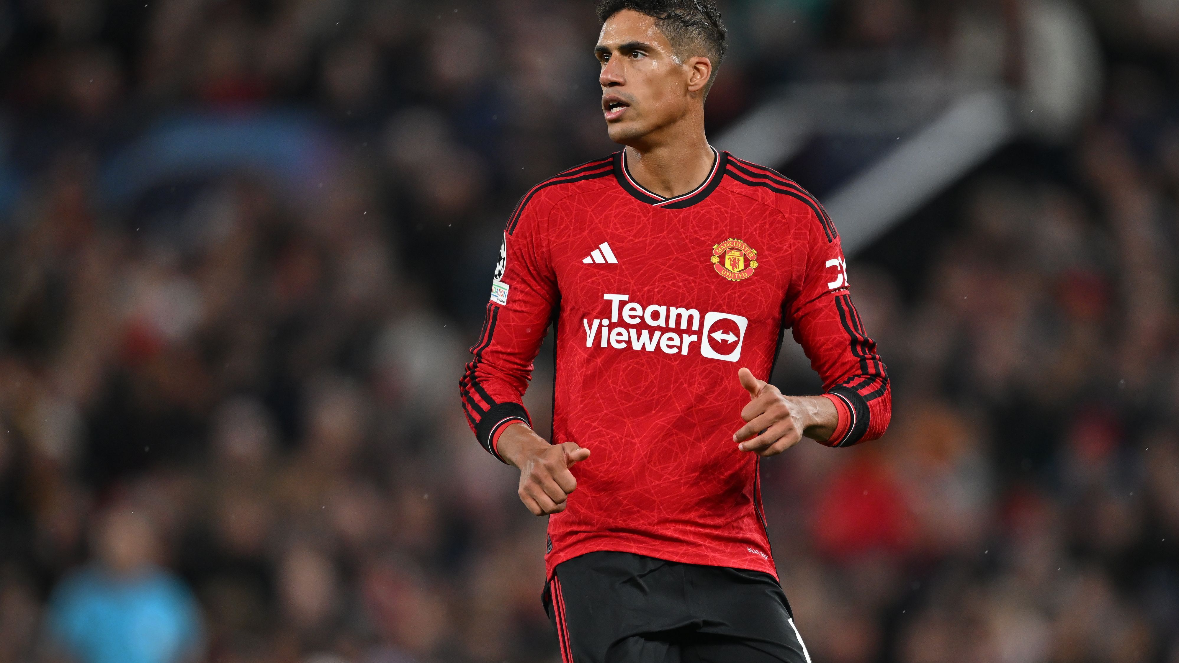 <strong>Raphaël Varane (Manchester United)</strong><br>Nach "Sky"-Informationen ist Raphaël Varane wohl ein heißer Kandidat als Winterzugang in München. Der Rekordmeister könnte einen erfahrenen Innenverteidiger gebrauchen, der 30-Jährige würde Manchester United gerne verlassen. Allerdings sollen das hohe Gehalt des französischen Nationalspielers von bis zu 17 Millionen Euro und die mögliche Ablösesumme von 20 bis 30 Millionen eine große Hürde sein.