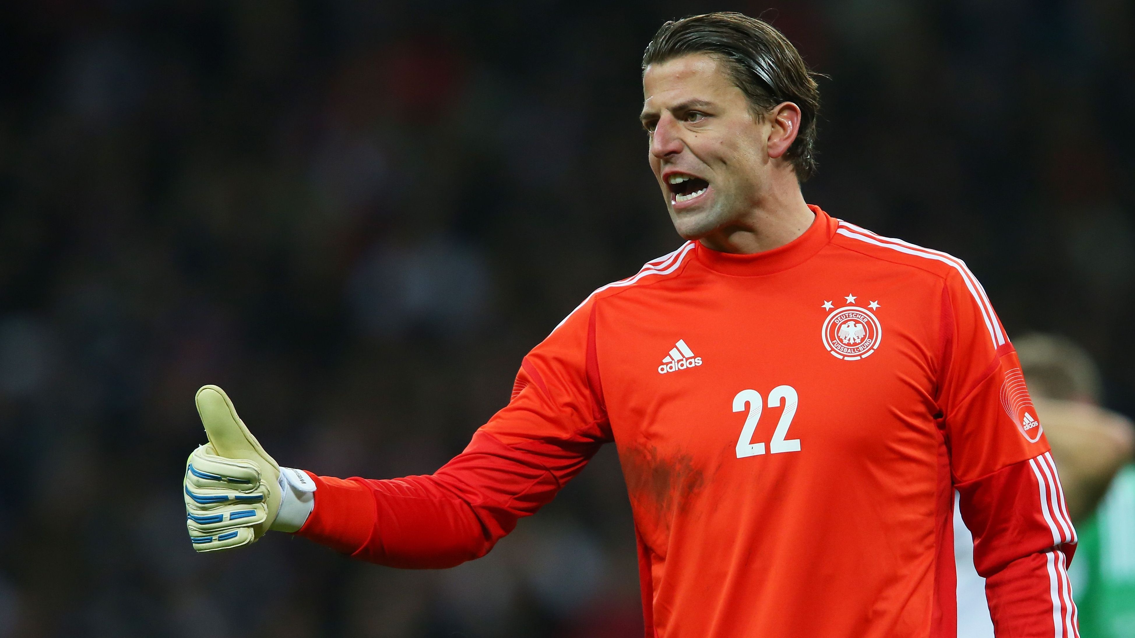 <strong>Platz 6: Roman Weidenfeller</strong><br><strong>Alter beim Debüt:</strong> 33 Jahre, 105 Tage (19. November 2013)<br><strong>Begegnung:</strong> Deutschland - England 1:0