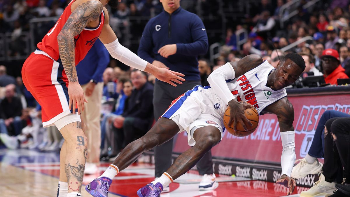 Los Angeles Clippers v Detroit Pistons