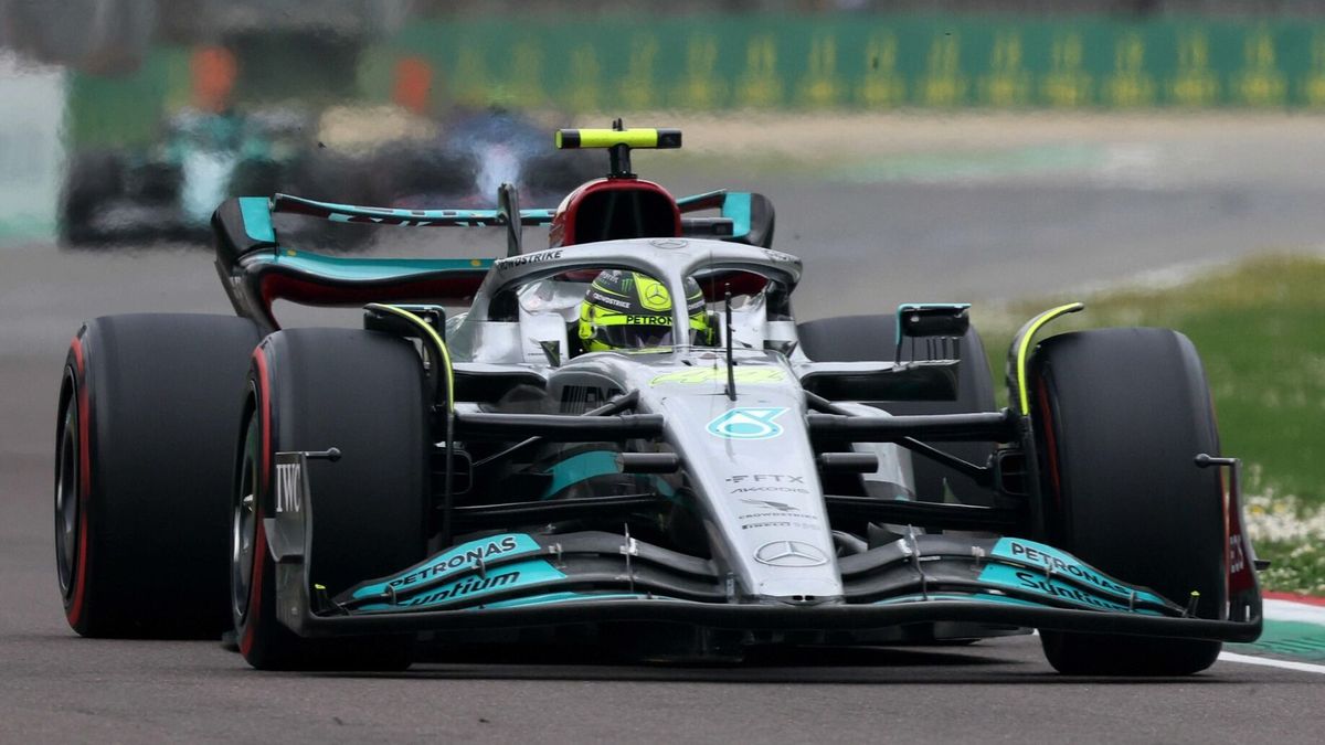 Lewis Hamilton mit aktiviertem Drag-Reduction-System (DRS) in Imola 2022