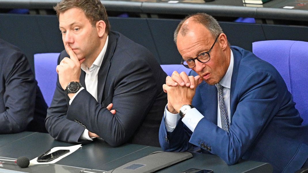 Kanzler Friedrich Merz verliert nach 100 Tagen im Amt deutlich an Rückhalt in der Bevölkerung.