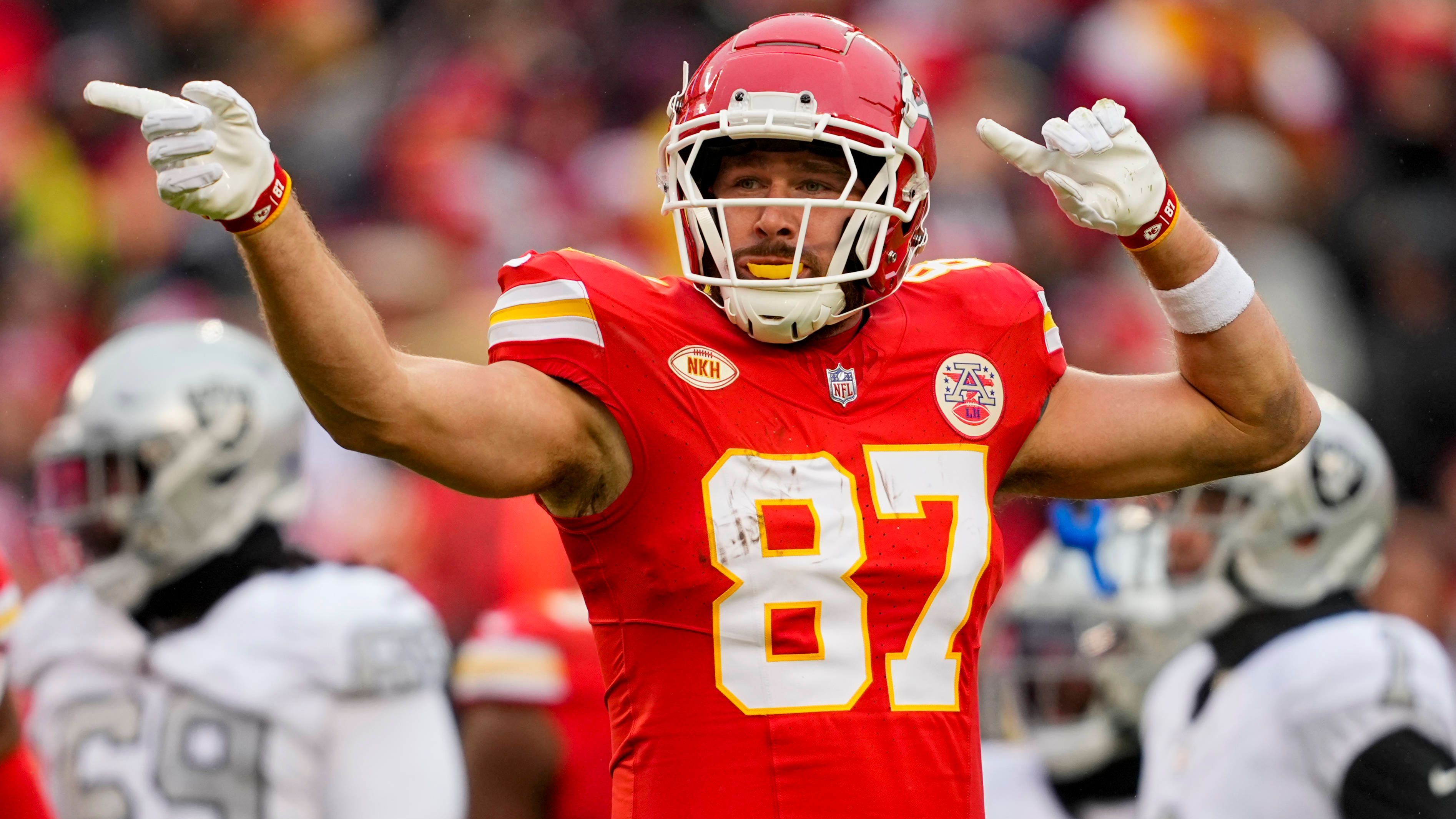 <strong>Tight End: Travis Kelce (Kansas City Chiefs)</strong><br>Catches: 93<br>Yards: 984<br>Touchdowns: 5