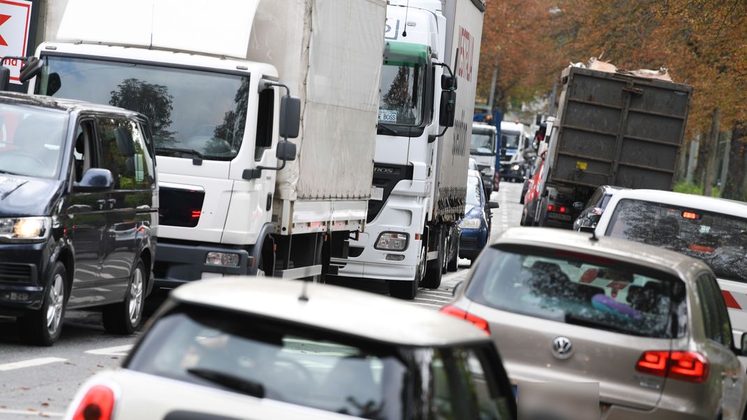 Besonders bei den Bereichen Verkehr und Gebäude gebe es große Klimaschutzlücken.