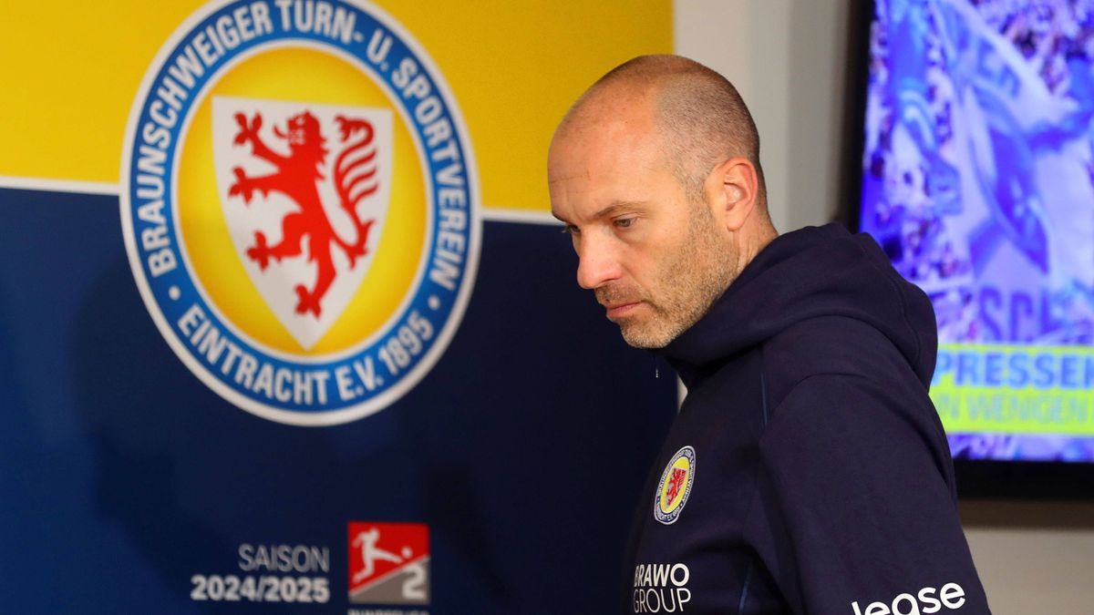 Braunschweig vs. Nürnberg, 2. BL Braunschweig, 18.05.2025, FUßBALL - Eintracht Braunschweig vs. 1. FC Nürnberg, 2. BL, Saison 2024 25. Cheftrainer Daniel Scherning (Eintracht Braunschweig) Braunsch...