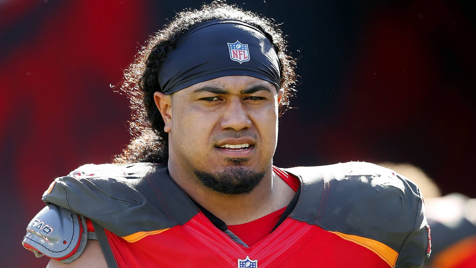 
                <strong>Pick 12: Vita Vea  (Defensive Tackle, Tampa Bay Buccaneers)</strong><br>
                1,93 Meter groß, 157 Kilogramm schwer - Vita Vea ist ein Gigant auf dem Platz. Verletzungsbedingt verpasste er die Preseason-Spiele und den Saisonstart. Er wurde in 13 Saisonspielen eingesetzt, acht Mal davon als Starter. Er kam auf 28 Tackles und 3,0 Sacks. Insgesamt war er nicht so effektiv wie erhofft - speziell in der Laufverteidigung hat er noch Luft nach oben. Als Defensive Tackle keine Auszeichnung. ran-Note: 4
              