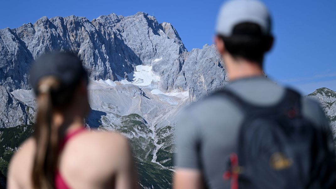 Der Aufstieg zur Zugspitze über den Höllentalklettersteig kann zu einer Herausforderung werden.