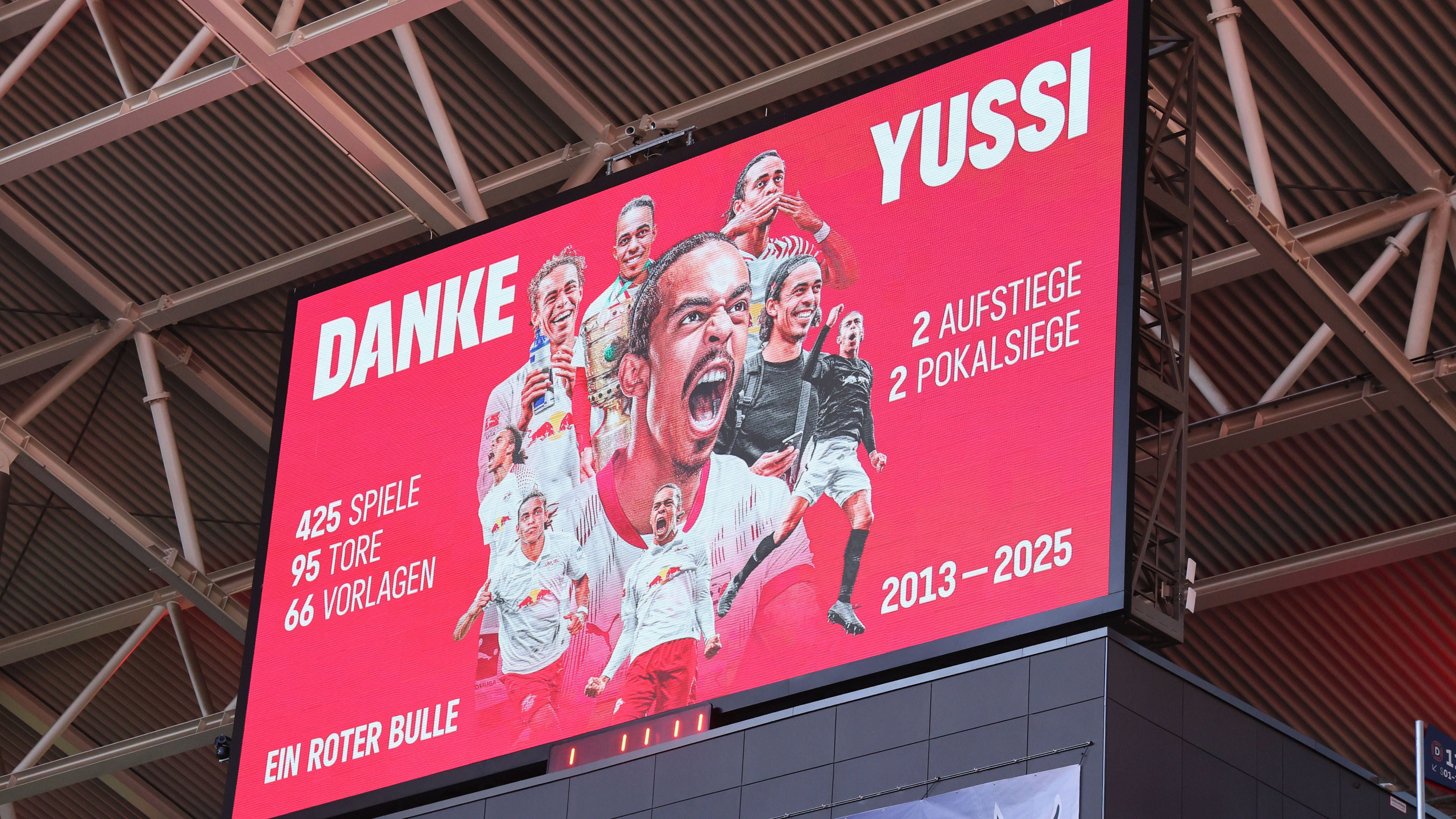 <strong>RB Leipzig verabschiedet Klub-Legende</strong><br>Auf der Anzeigetafel im Stadion sah man noch einmal die beeindruckende Bilanz. Von der dritten Liga bis in die Champions League: 425 Spiele, 95 Tore und 66 Assists.