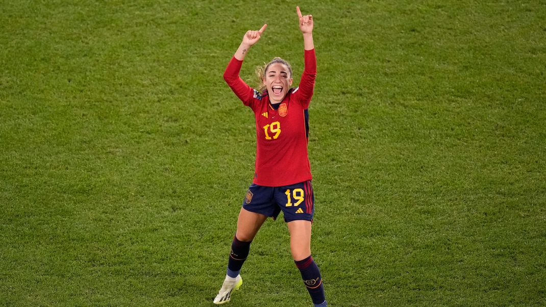 Olga Carmona und das spanische Team haben die Frauen-WM gewonnen.