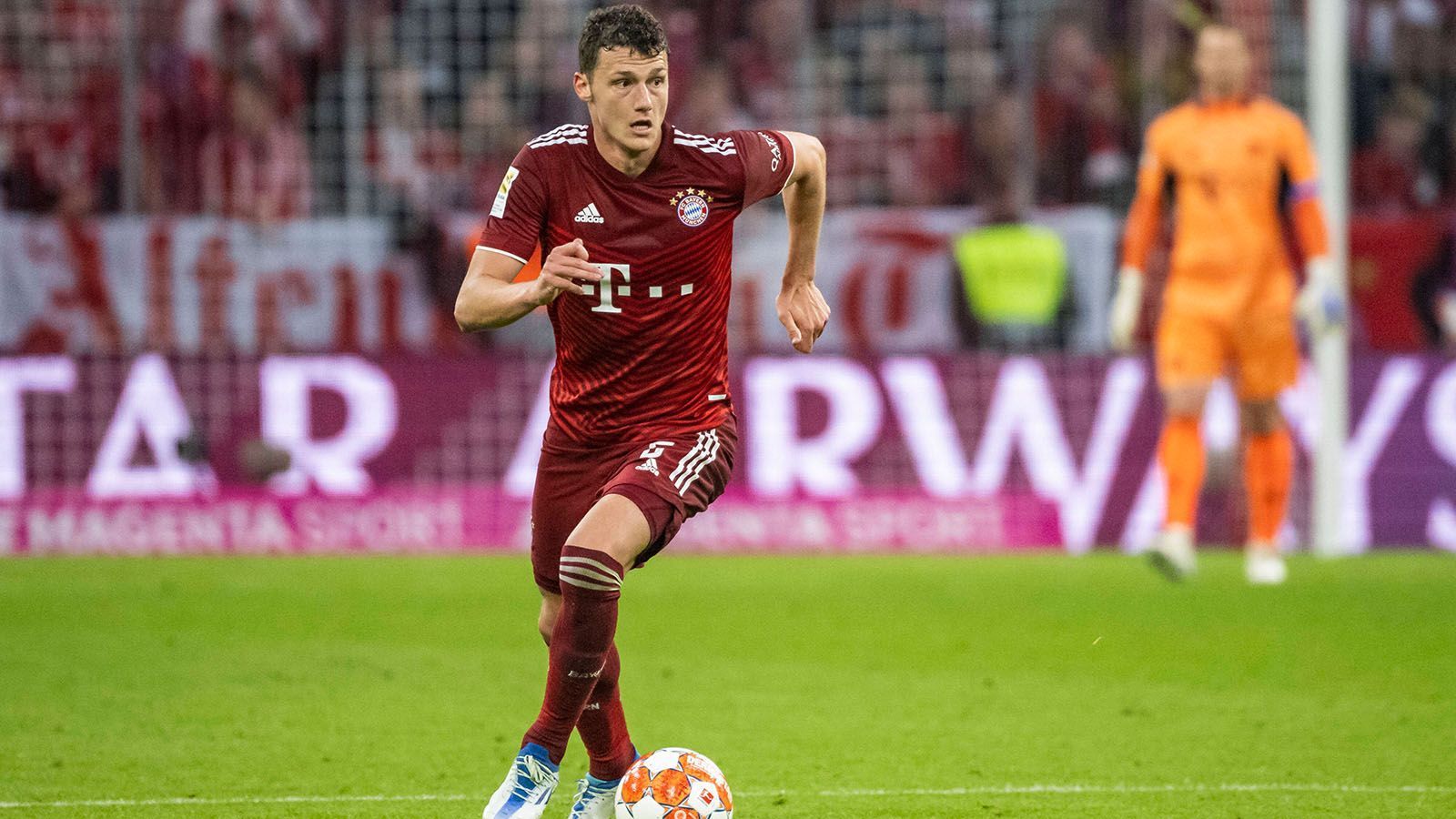 
                <strong>Benjamin Pavard (34 Einsätze)</strong><br>
                Mangels Alternativen und Konkurrenz auf der rechten Defensivseite unangefochten gesetzt, obwohl sich Pavard im Abwehrzentrum wohler fühlt. Machte seine Sache dort aber ordentlich und erledigte die Defensivaufgaben relativ zuverlässig. Offensiv aber nicht den höchsten Ansprüchen genügend. ran-Note: 3
              