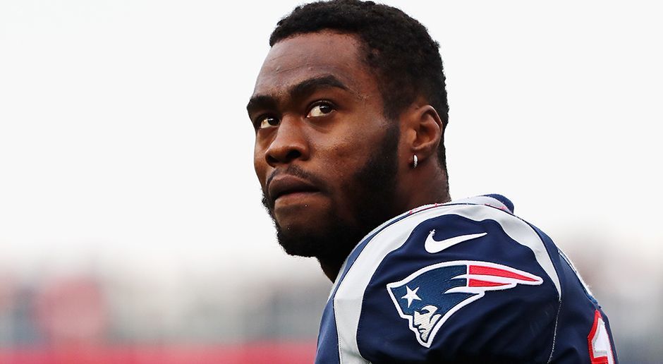 
                <strong>Und Brandin Cooks?</strong><br>
                Die Frage, ob Cooks selber zu den Gewinnern oder Verlierern zählt, ist schwer zu beantworten. Das Gehalt macht zunächst keinen Unterschied, Cooks geht in das fünfte und letzte Jahr seines Rookie-Vertrags. Laut Ian Rapoport sollen die Rams aber bereit sein, über einen neuen, höher dotierten Vertrag mit Cooks zu sprechen. Das waren die Patriots vor dem Trade allerdings wohl auch. Bei einer Sache sind sich die Experten weitestgehend einig. Der 24-Jährige passt perfekt in das junge, hungrige Team um Head Coach Sean McVay und Quarterback Jared Goff. Die Chancen auf einen Super-Bowl-Ring sind trotz eines Weggangs von den erfolgsverwöhnten Patriots wohl nicht kleiner geworden. Zudem legte er für die Patriots zwar gute Zahlen auf, allzu gut sollen Cooks und Brady allerdings nicht harmoniert haben.
              