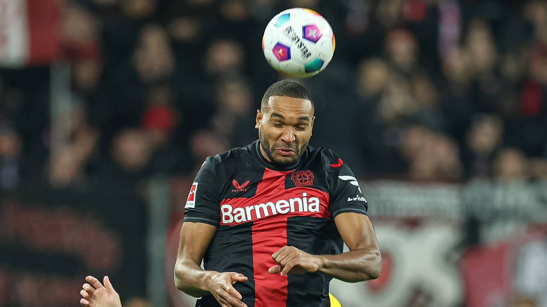 <strong>Jonathan Tah</strong><br>Der BVB-Spielzug vor dem 0:1 geht auch für den Abwehrchef zu schnell. Nach einer Hofmann-Ecke verpasst Tah die dicke Chance zum Ausgleich am langen Pfosten. <strong><em>ran</em>-Note: 3</strong>