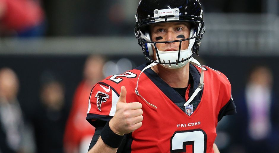 
                <strong>5. Matt Ryan (Atlanta Falcons)</strong><br>
                An seine MVP-Saison 2016 konnte Matt Ryan bislang nicht anknüpfen. Doch in den letzten Wochen stabilisierte sich "Matty Ice" kontinuierlich. Das bislang größte Problem bleibt aber: Seit dem Abgang von Offensive Coordinator Kyle Shanahan vor der Saison knirscht es gewaltig im Zusammenspiel zwischen Ryan und seiner wichtigsten Anspielstation Julio Jones.
              