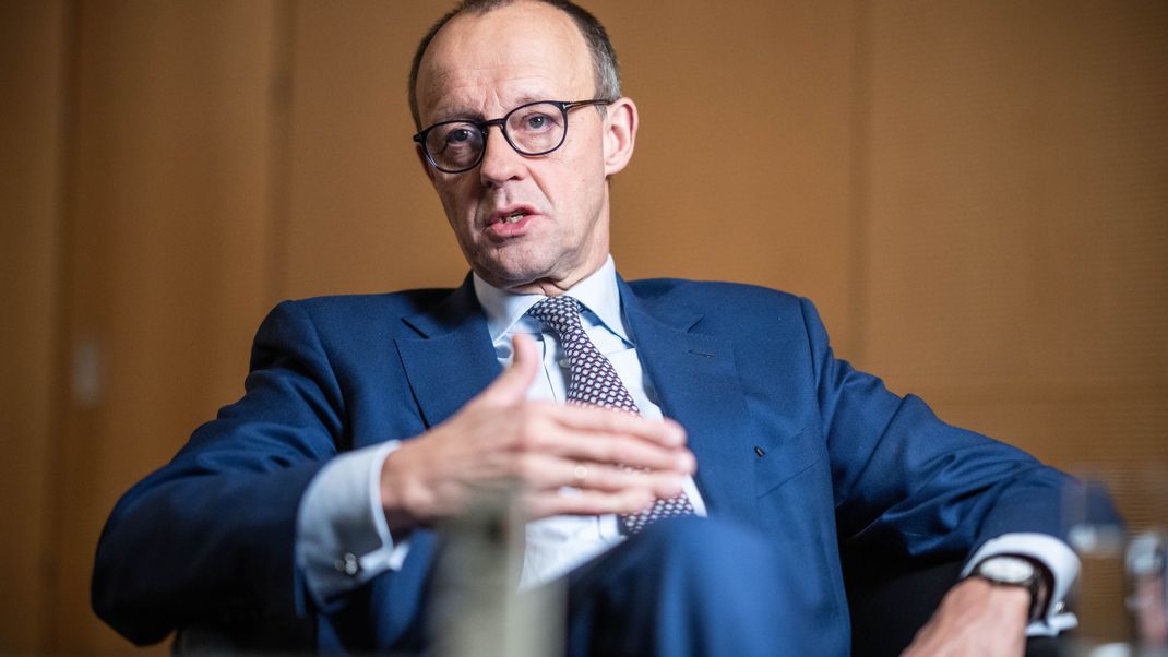 Friedrich Merz kritisiert die Ampel-Regierung für ihre fehlende "Führungsrolle".