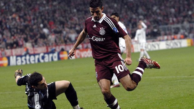 <strong>Das schnellste Tor: Roy Makaay </strong><br>
                Am 7. März 2007 erzielt Bayerns Stürmer Roy Makaay im Achtelfinal-Rückspiel gegen Real Madrid das schnellste Tor der Champions-League-Geschichte. Bereits nach zehn Sekunden klingelte es im Kasten der "Königlichen".
