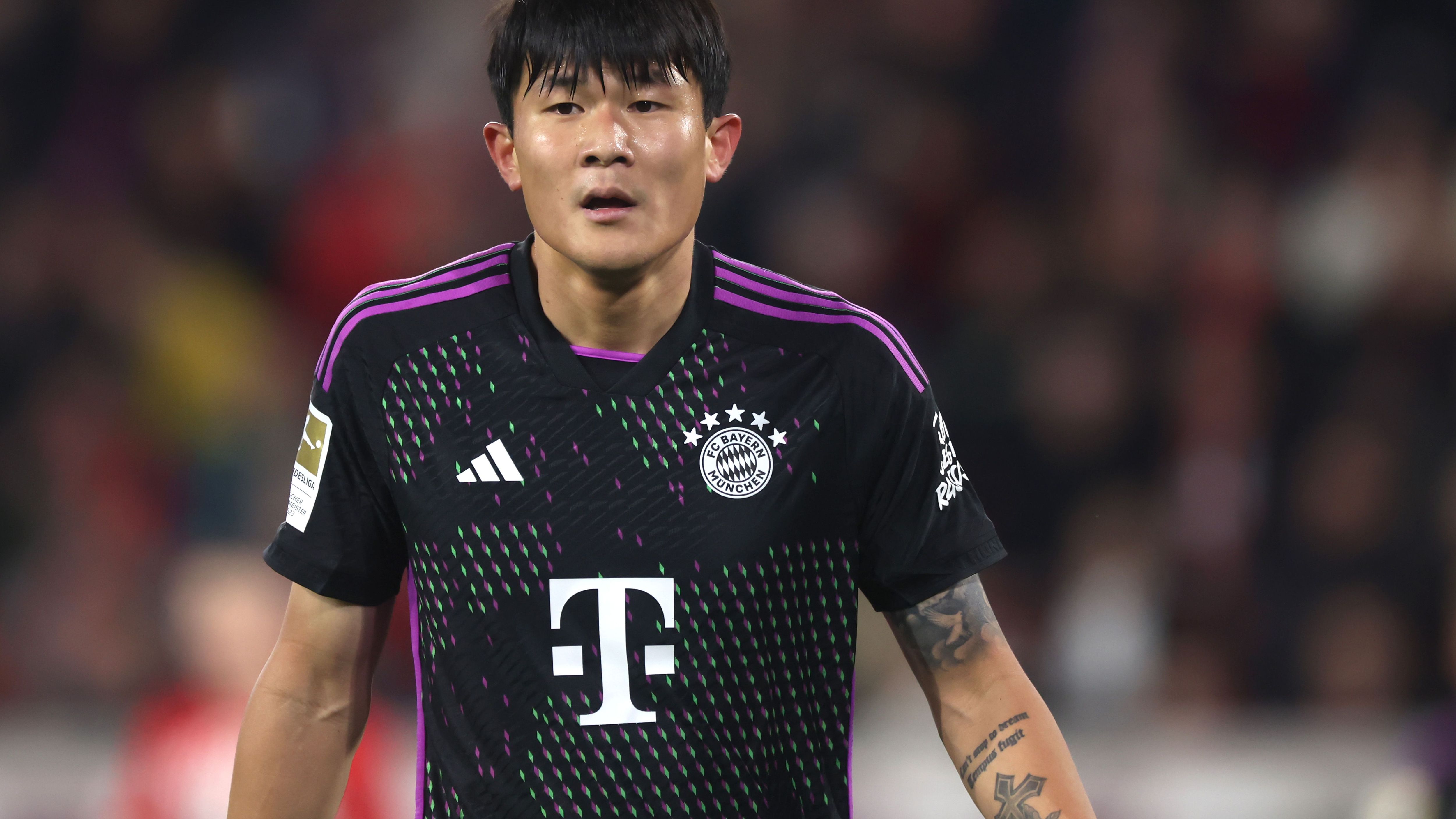 <b>Minjae Kim<br></b>Eigentlich sollte an dieser Stelle Matthijs de Ligt auftauchen, der Niederländer musste sich jedoch nach dem Anschwitzen abmelden. Für ihn wird Minjae Kim spielen. Der Südkoreaner, einst als "Monster" aus Neapel gekommen, war in den letzten Spielen ein Unsicherheitsfaktor. Aktuell ist er nur Nummer vier in der Bayern-Innenverteidigung und ein Notnagel gegen Real.