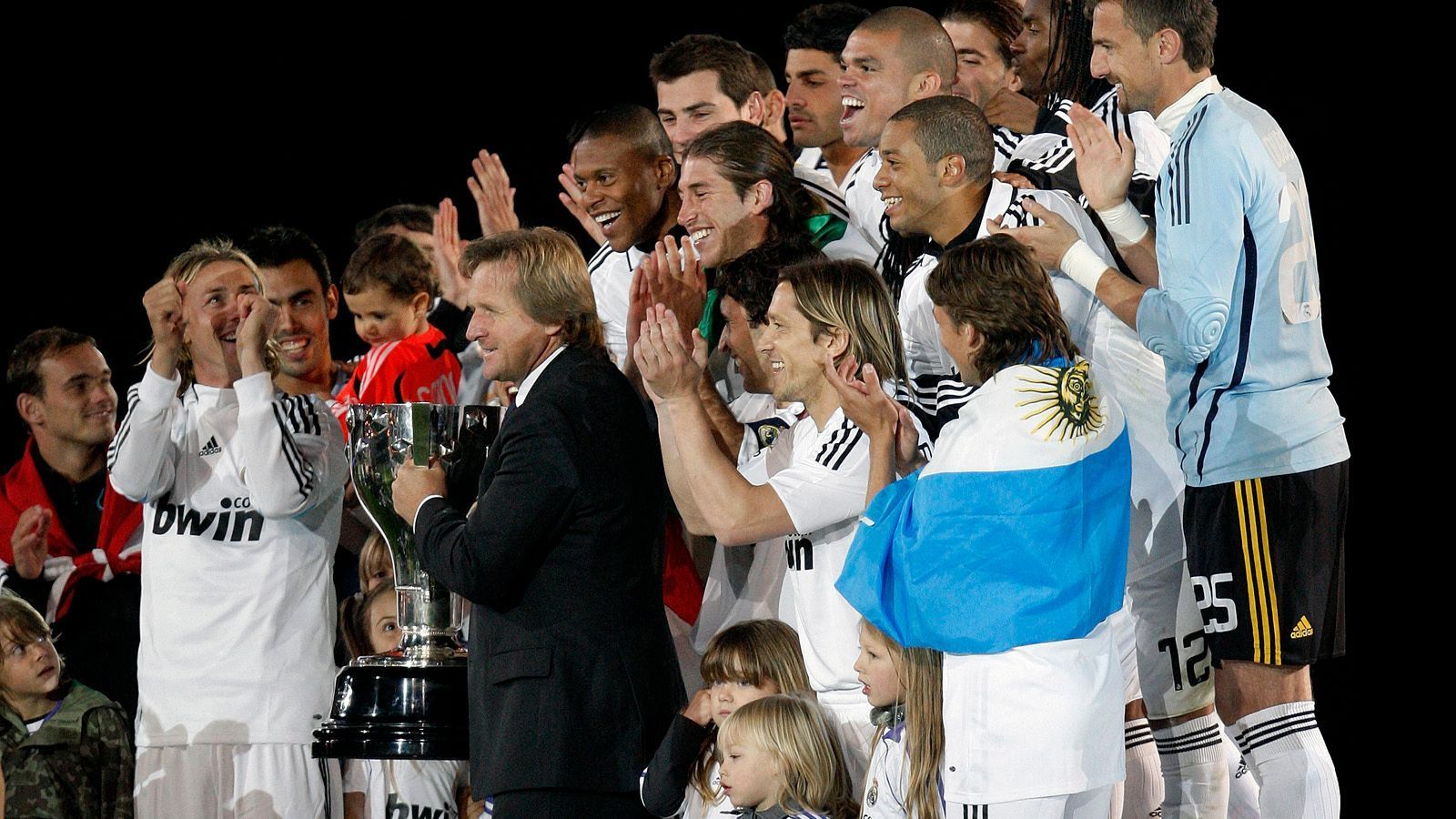 
                <strong>Bernd Schuster (Spanien)</strong><br>
                Meister im Ausland mit: Real Madrid (2007/08)
              