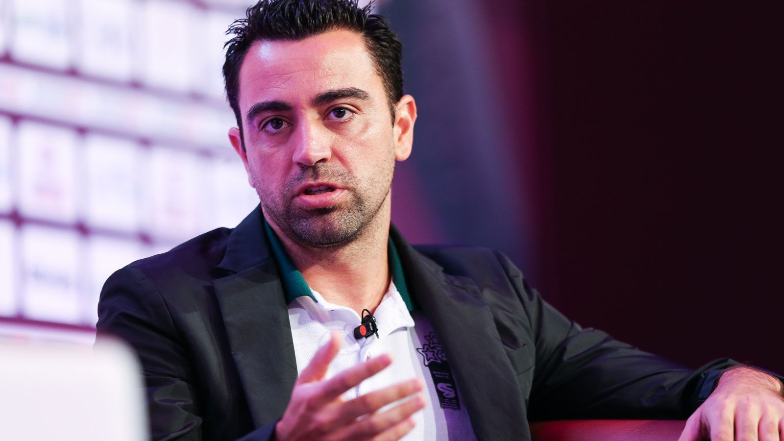 
                <strong>Xavi verrät seine Barca-Pläne im Falle einer Rückkehr</strong><br>
                Fast ein Vierteljahrhundert verbrachte Xavi beim FC Barcelona, ehe er sich 2015 dem katarischen Klub Al-Sadd anschloss und seine Karriere in Doha ausklingen ließ. Eine Rückkehr nach Katalonien scheint nur eine Frage der Zeit zu sein. Noch im Januar lehnte er eine Anfrage der "Blaugrana" ab, als Trainer auf Ernesto Valverde zu folgen. Dennoch macht sich der ehemalige Weltklasse-Mittelfeldstratege intensive Gedanken, wie Barca im Falle seines Engagements aufgestellt sein sollte. Diese teilte er im Interview mit der in Barcelona ansässigen Tageszeitung "La Vanguardia" auch der Öffentlichkeit mit. ran.de gibt einen Überblick über die Pläne der Barca-Legende.
              
