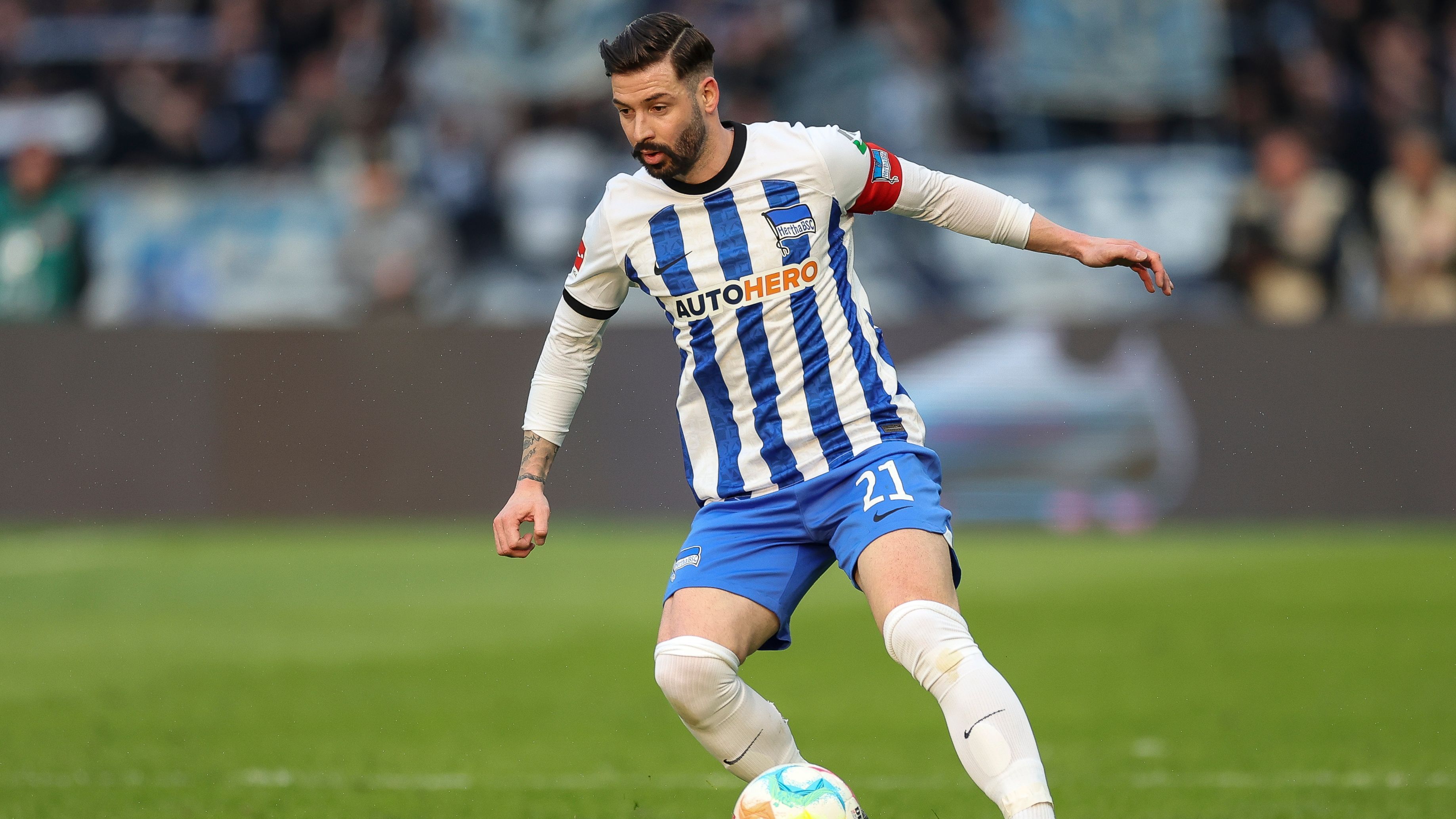 <strong>Marvin Plattenhardt</strong><br><strong>- Position:</strong> Linksverteidiger<br><strong>- Alter:</strong> 31 Jahre<br><strong>- Zuletzt bei:</strong> Hertha BSC