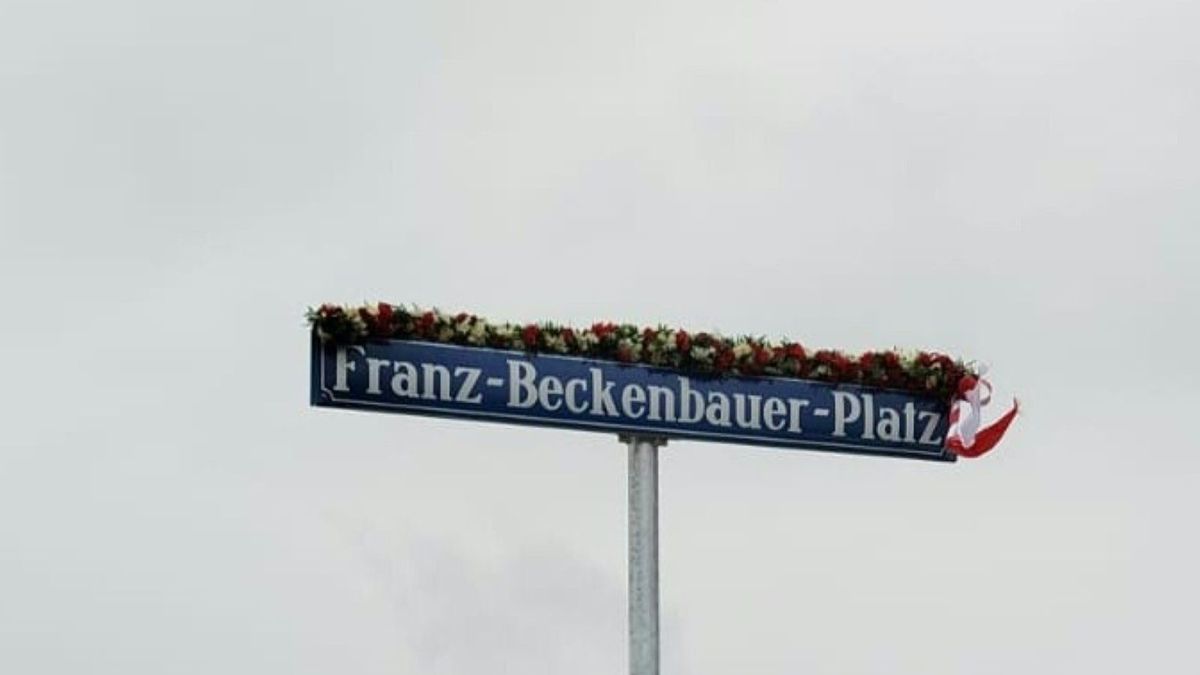 Neues Straßenschild am Beckenbauer-Platz