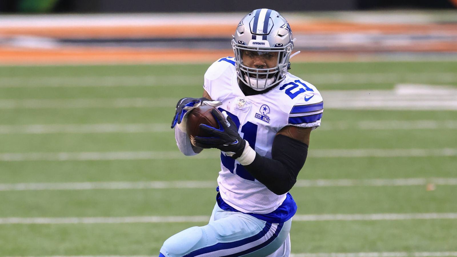 
                <strong>7. Ezekiel Elliott</strong><br>
                Team: Dallas CowboysPosition: Running Back
              