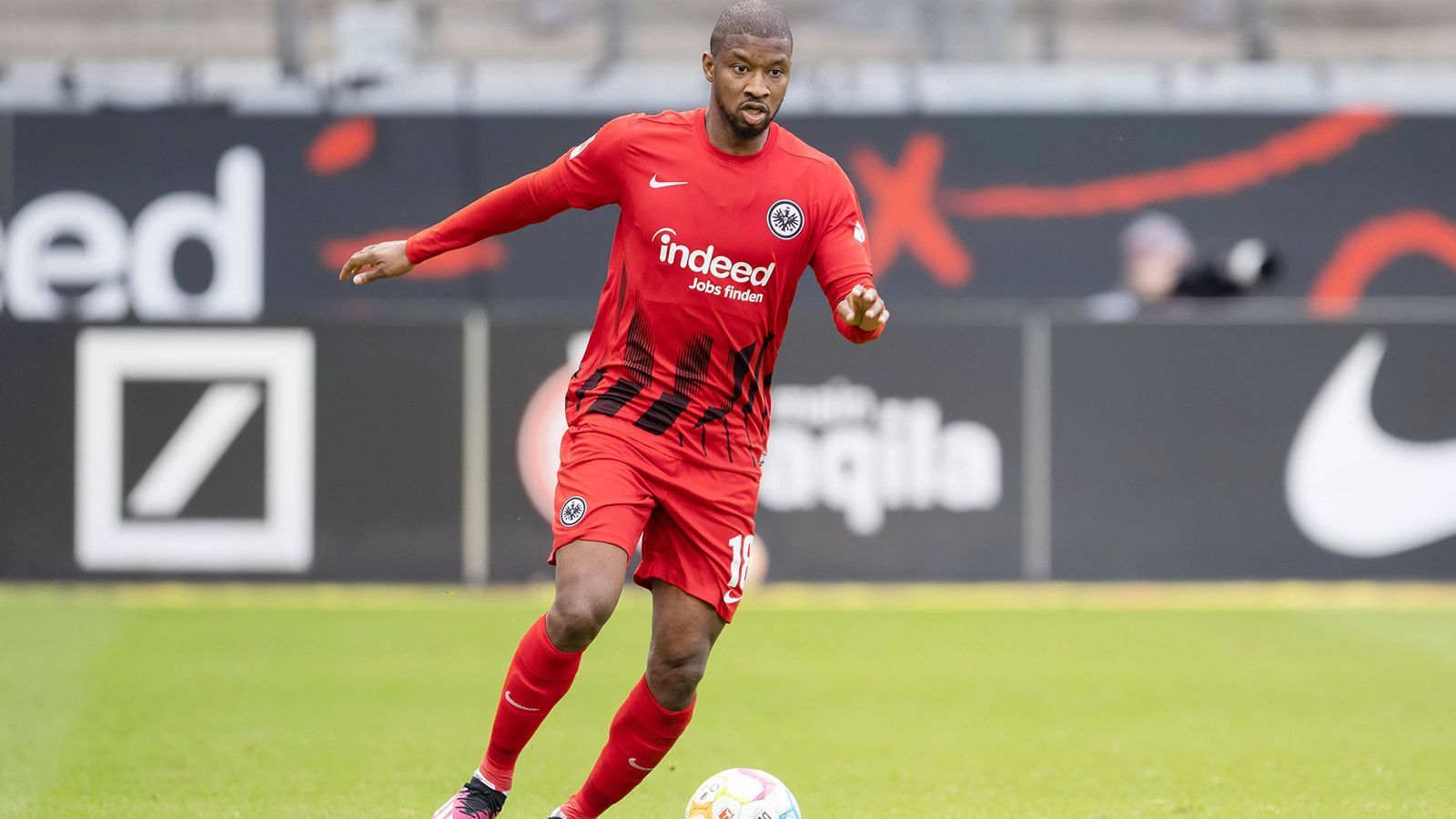 
                <strong>Almamy Toure</strong><br>
                Almamy Toure ist offenbar auf der Streichliste des Klubs zu finden und es soll bereits klar sein, dass der auslaufende Vertrag nicht erneuert wird. Der 27-Jährige stand am Anfang der Saison zwei Mal in der Startelf, nach einer Oberschenkelverletzung blieb er aber lange ohne Einsatz. Erst im Saison-Endspurt schaffte er es wieder in die Startelf.
              