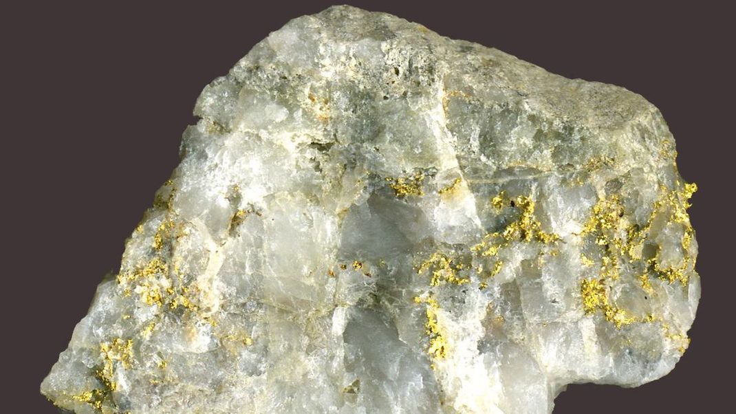 Golderz in Quarz: In den tiefsten Minen wird vor allem Gold abgebaut.