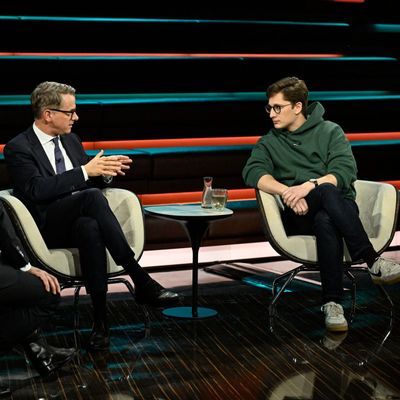 Juso-Chef Philipp Türmer wettert im ZDF-Talk bei Markus lanz gegen CDU-Chef Friedrich Merz.