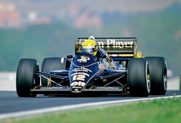 
                <strong>Zweiter Platz in Budapest (10. August 1986)</strong><br>
                Zwei Jahre später fährt der Brasilianer für das Lotus-Renault-Team. Beim ersten GP von Ungarn raste er in seinem legendär lackierten Boliden auf den zweiten Platz, knapp hinter seinem Landsmann Nelson Piquet.
              