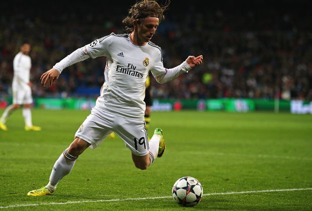 
                <strong>Zentrales Mittelfeld: Modric</strong><br>
                Der Lenker der letzte Saison verliert seinen Platz nicht. Luka Modric hatte großen Anteil am Champions-League-Sieg der "Königlichen" und wird auch in der kommenden Spielzeit die Fäden ziehen.
              