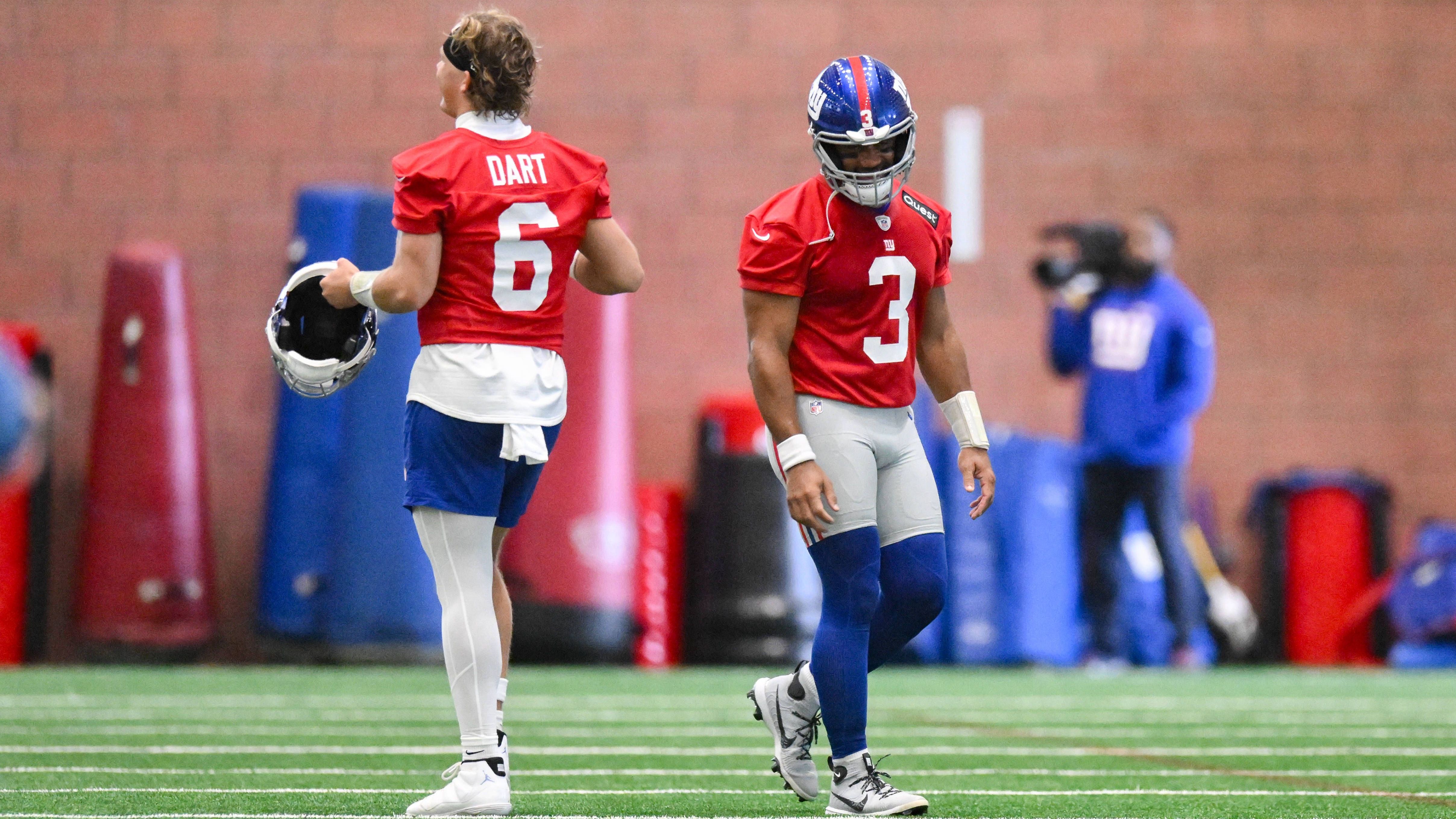 <strong>New York Giants (AFC East)</strong><br>Auch für die Giants wird es im Division-Kampf wohl nichts mit einem Sorung an die Spitze werden. Einerseits ist der Kader nicht gut genug, andererseits haben die New Yorker mit den Dallas Cowboys, den Washington Commanders und den Philadelphia Eagles sehr starke Konkurrenz. Russell Wilson wird wohl zunächst starten, allerdings könnten die "Big Blue" schnell auf die Entwicklung von Jaxson Dart setzen und die Saison früh herschenken.