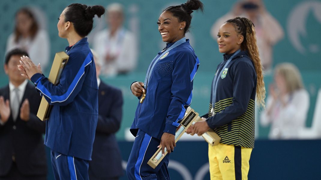 Im Turnen gab es Bronze für Sunisa Lee, Gold für Simone Biles und Silber für Rebeca Andrade - und alle bekamen die mysteriöse Box.