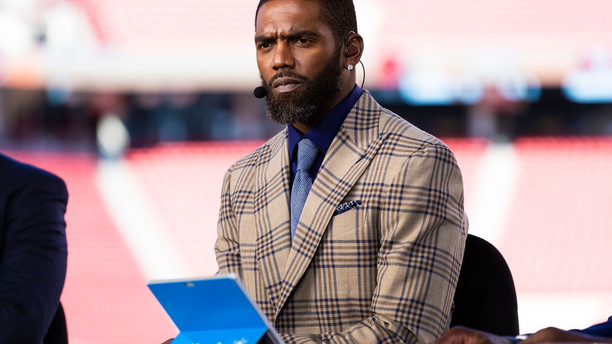 SANTA CLARA, CA - OCTOBER 07: ESPN Monday Night Football Studio Analysts Randy Moss during the NFL, American Football Herren, USA regular season football game between the Cleveland Browns and the S...