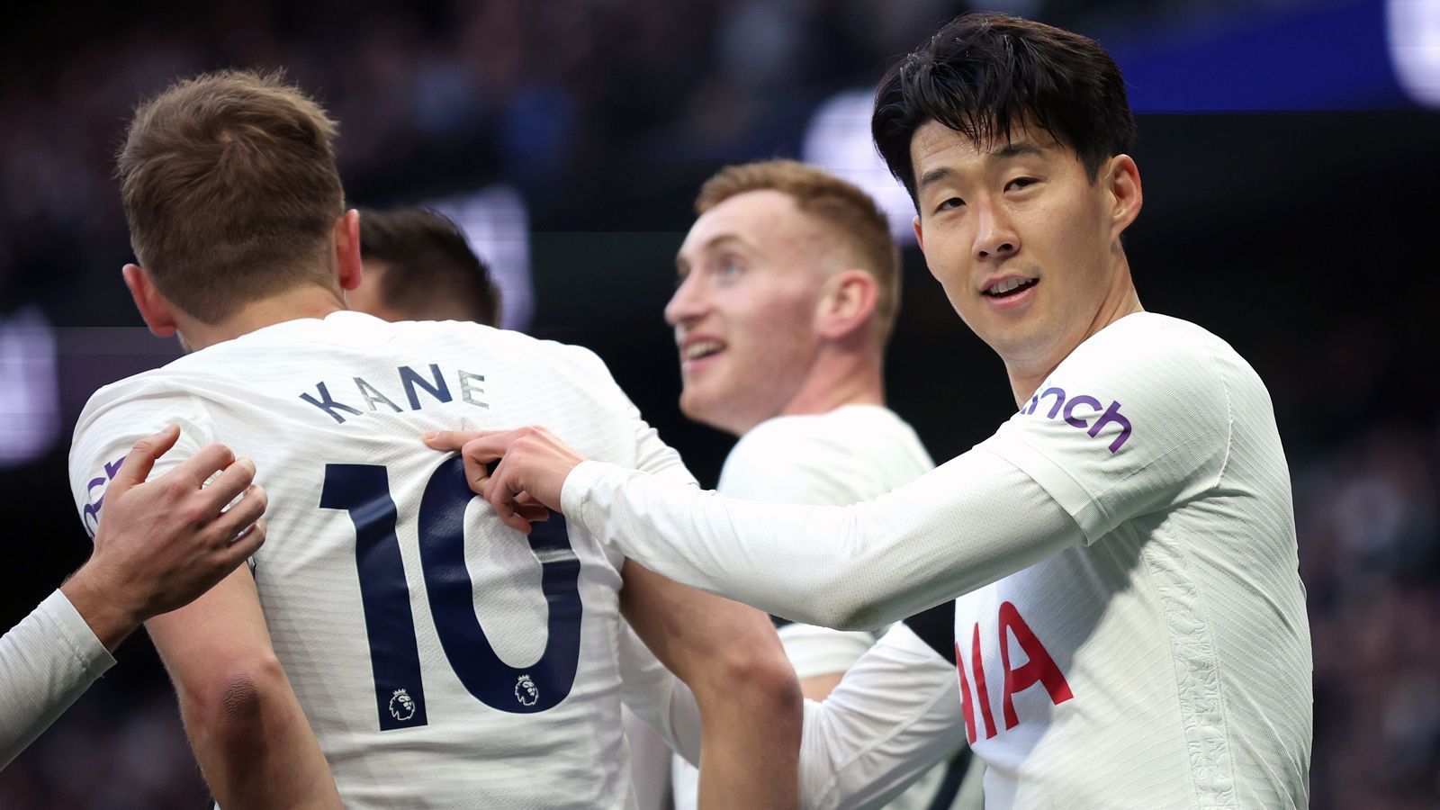 
                <strong>Platz 10: Tottenham Hotspur (England)</strong><br>
                &#x2022; Umsatz 2020/2021: 406,2 Millionen Euro<br>&#x2022; Platz im Ranking des Vorjahres: 9. (445,7 Millionen Euro)<br>
              