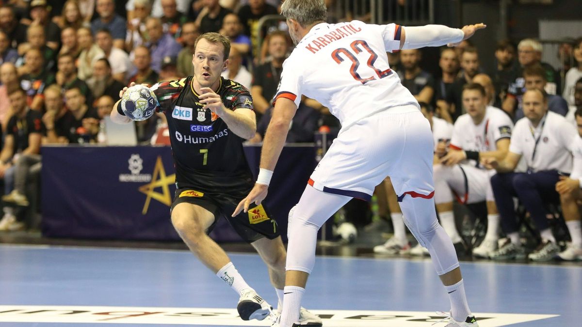 Felix Claar im Duell mit Luka Karabatic (r.)