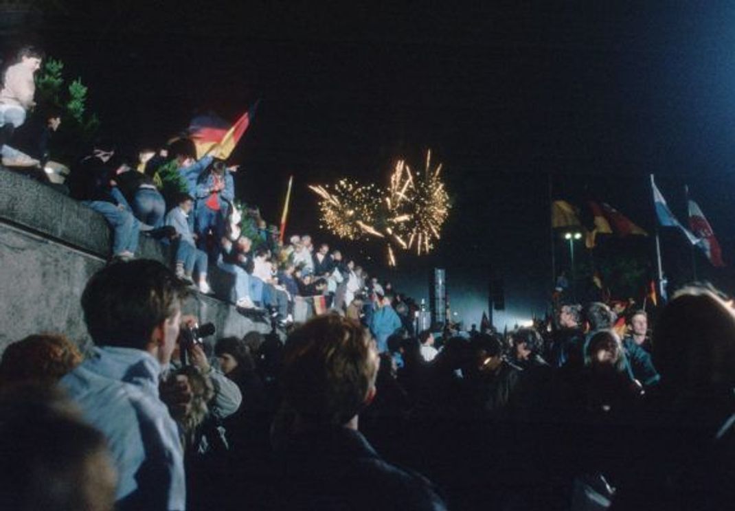 Gorbatschows Reformen lösten Unabhängigkeitsbewegungen in Ost- und Mitteleuropa aus. Symbolisch für das Ende der Sowjetunion steht der Fall der Berliner Mauer, die den Ost- und Westblock sichtbar voneinander trennte.