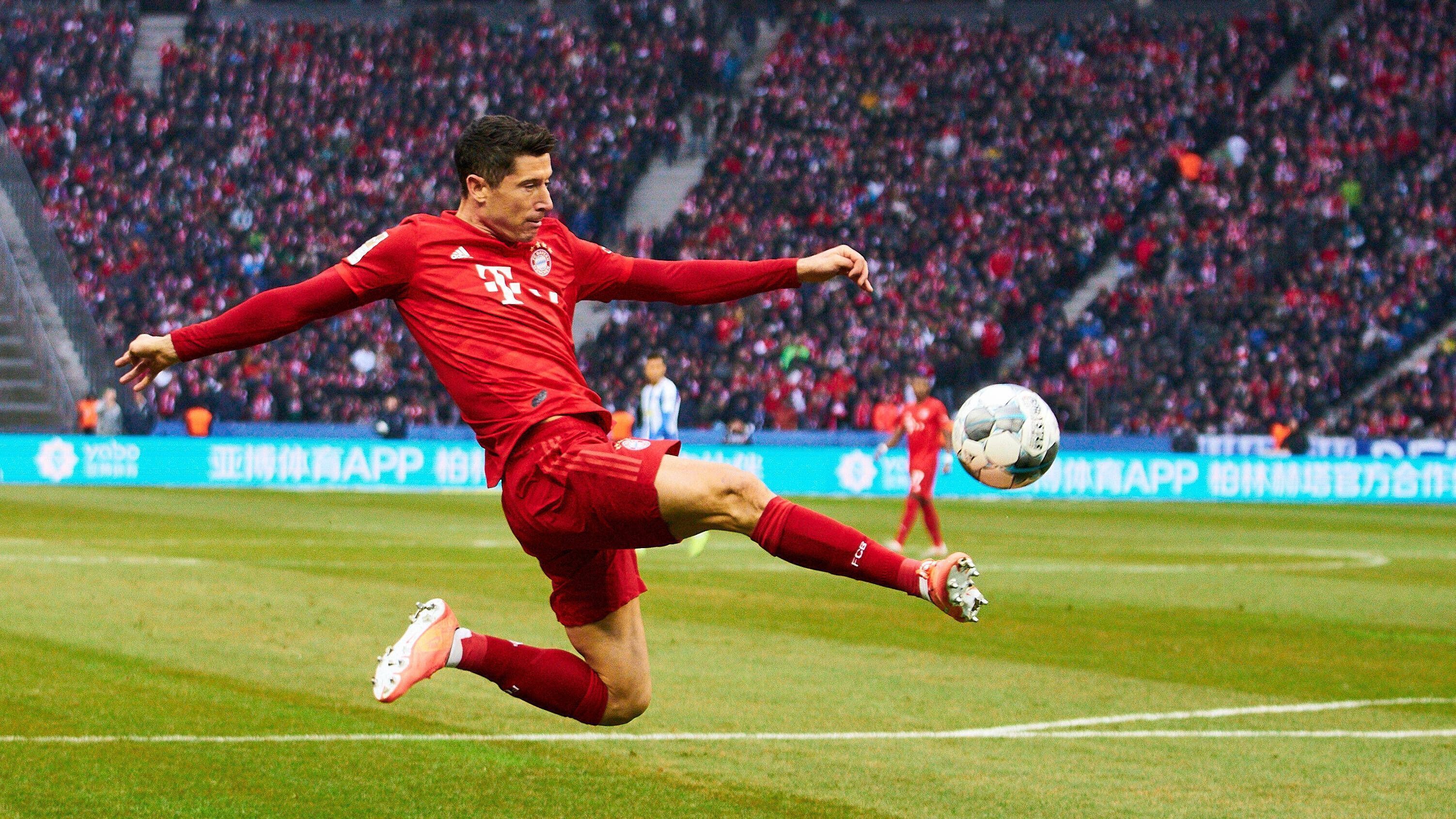 
                <strong>Robert Lewandowski</strong><br>
                Der nach der Leisten-OP rechtzeitig genesene Torjäger wird sofort viel gesucht, allerdings hat er kein Glück im Abschluss. Nach sehenswertem Zusammenspiel mit Perisic legt er den Ball aus spitzem Winkel am Tor vorbei. Ins Netz trifft der Pole schließlich per Elfmeter - es ist das 2:0. ran-Note: 3
              