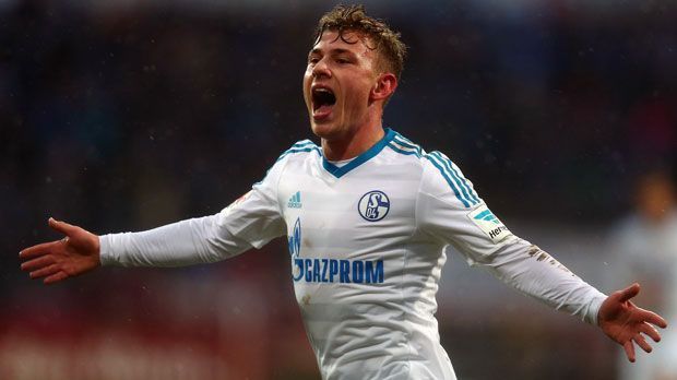 
                <strong>Max Meyer (FC Schalke 04)</strong><br>
                Max Meyer (FC Schalke 04): Er hat schon einmal das Gefühl erleben dürfen, für Deutschland zu spielen. 2014 läuft er in einem Freundschaftsspiel gegen Polen auf, seither allerdings kein einziges Mal mehr. Stattdessen ist er Stammkraft in der U21. Eine Teilnahme an der EM ist eher unwahrscheinlich, auch wenn viele ihn gerne in Frankreich sehen würden. ran-Voting: 12 Prozent.
              