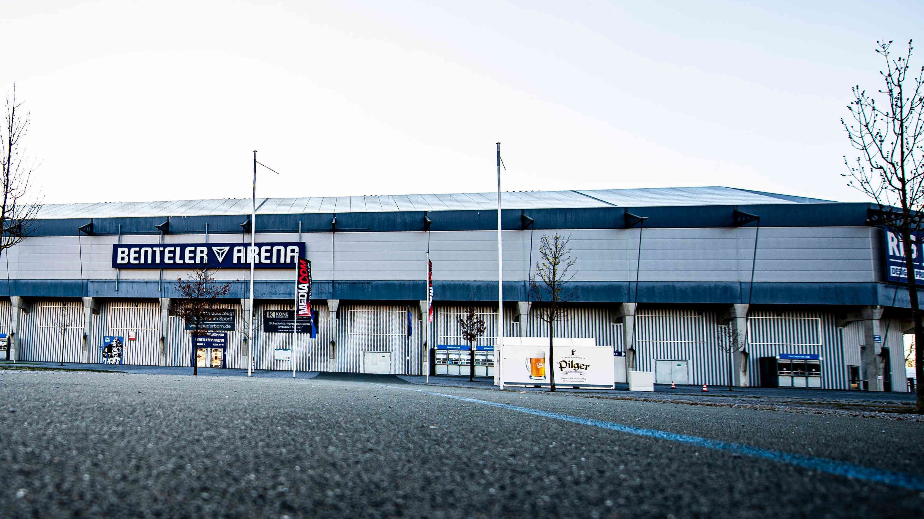 
                <strong>SC Paderborn</strong><br>
                Die Ostwestfalen spielen in der "Benteler Arena", die als einziges Stadion der Liga nur bis 22 Uhr eine Spielgenehmigung hat.
              