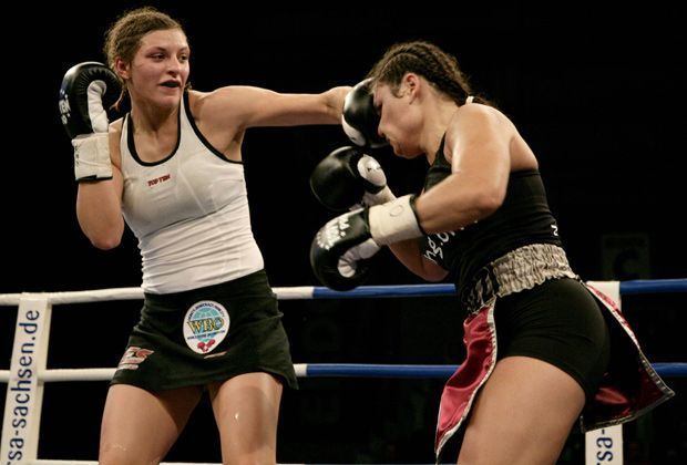 
                <strong>Jüngste WBO-Weltmeisterin</strong><br>
                2010 wurde sie in Riesa mit 20 Jahren jüngste WBO-Weltmeisterin gegen Teresa Perozzi.
              