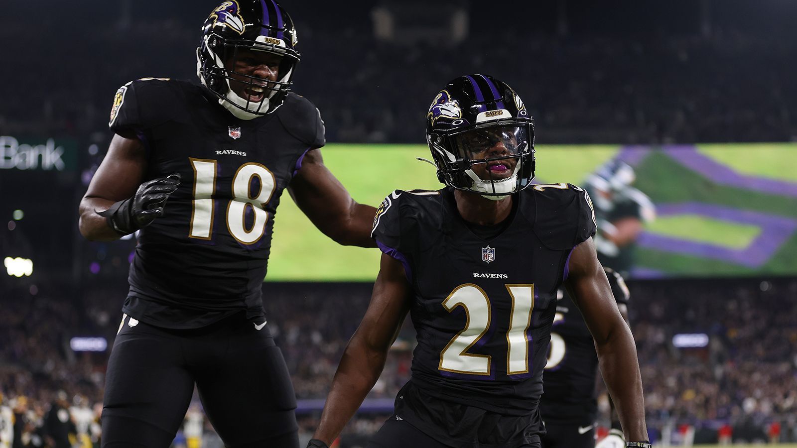 
                <strong>Baltimore Ravens Blackouts 2022</strong><br>
                Die Baltimore Ravens scheiterten in der vergangenen Saison zwar gleich in der 1. Playoff-Runde an den Cincinnati Bengals, hatten aber eines der schönsten Trikots der NFL. Überhaupt gab es in der Spielzeit 2022 einige schicke Jerseys zu bewundern. 
              